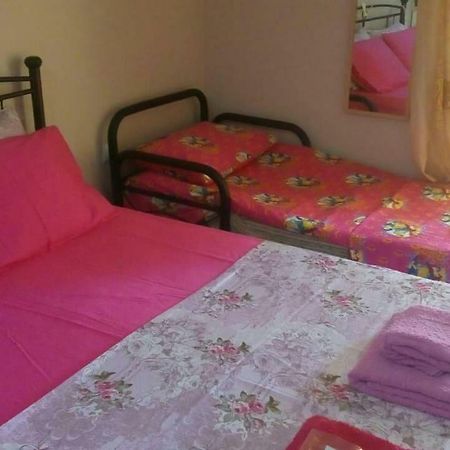 7 Stars Near Metro Apartment Атина Екстериор снимка