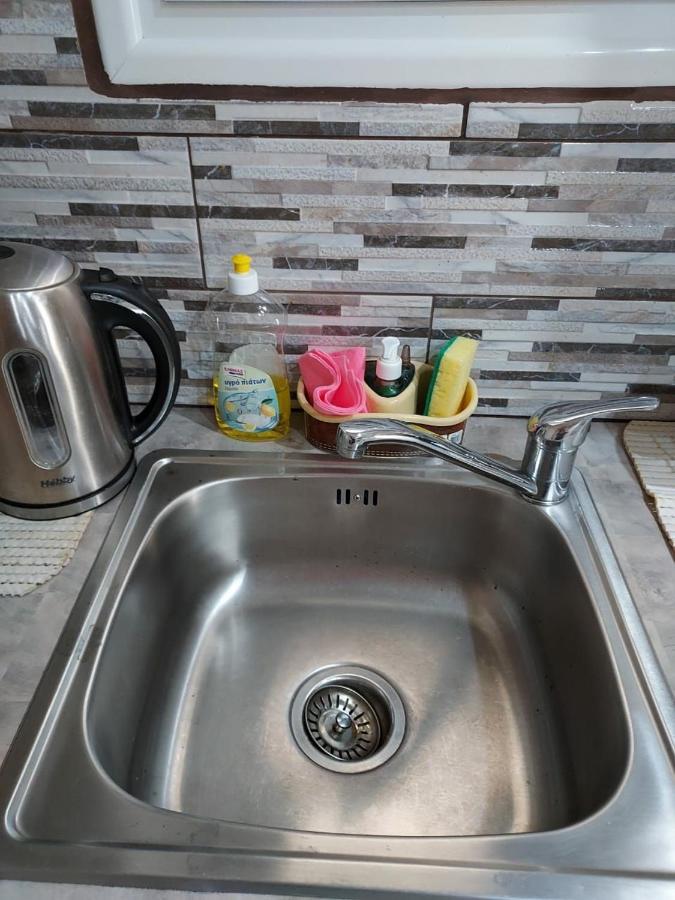 7 Stars Near Metro Apartment Атина Екстериор снимка