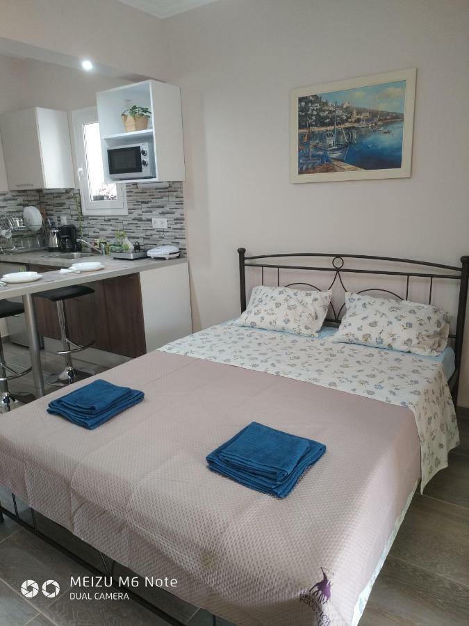 7 Stars Near Metro Apartment Атина Екстериор снимка