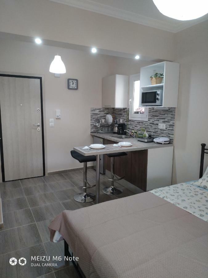 7 Stars Near Metro Apartment Атина Екстериор снимка