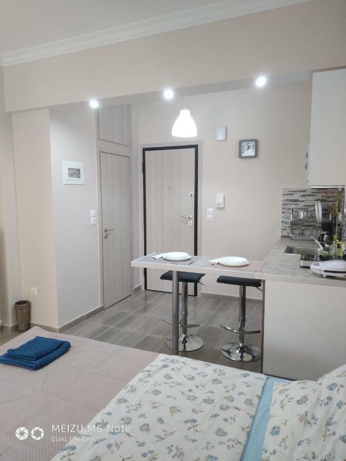 7 Stars Near Metro Apartment Атина Екстериор снимка