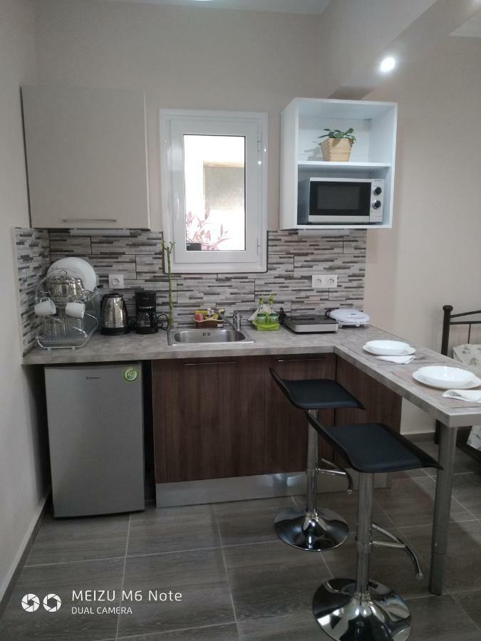 7 Stars Near Metro Apartment Атина Екстериор снимка