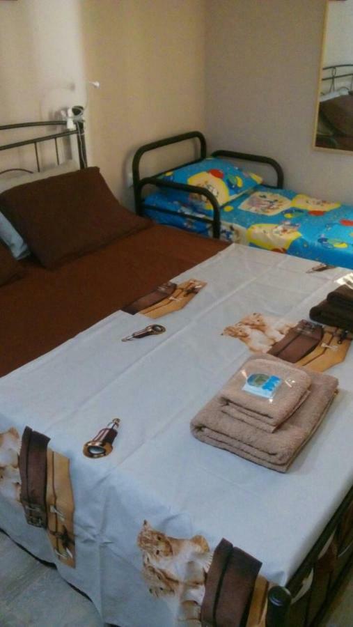 7 Stars Near Metro Apartment Атина Екстериор снимка