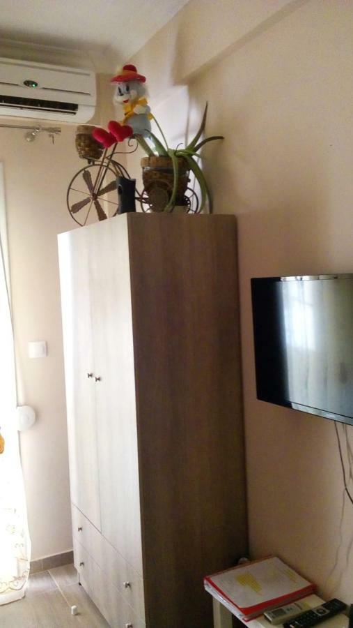 7 Stars Near Metro Apartment Атина Екстериор снимка
