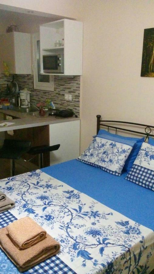 7 Stars Near Metro Apartment Атина Екстериор снимка