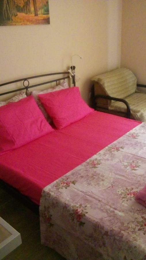 7 Stars Near Metro Apartment Атина Екстериор снимка
